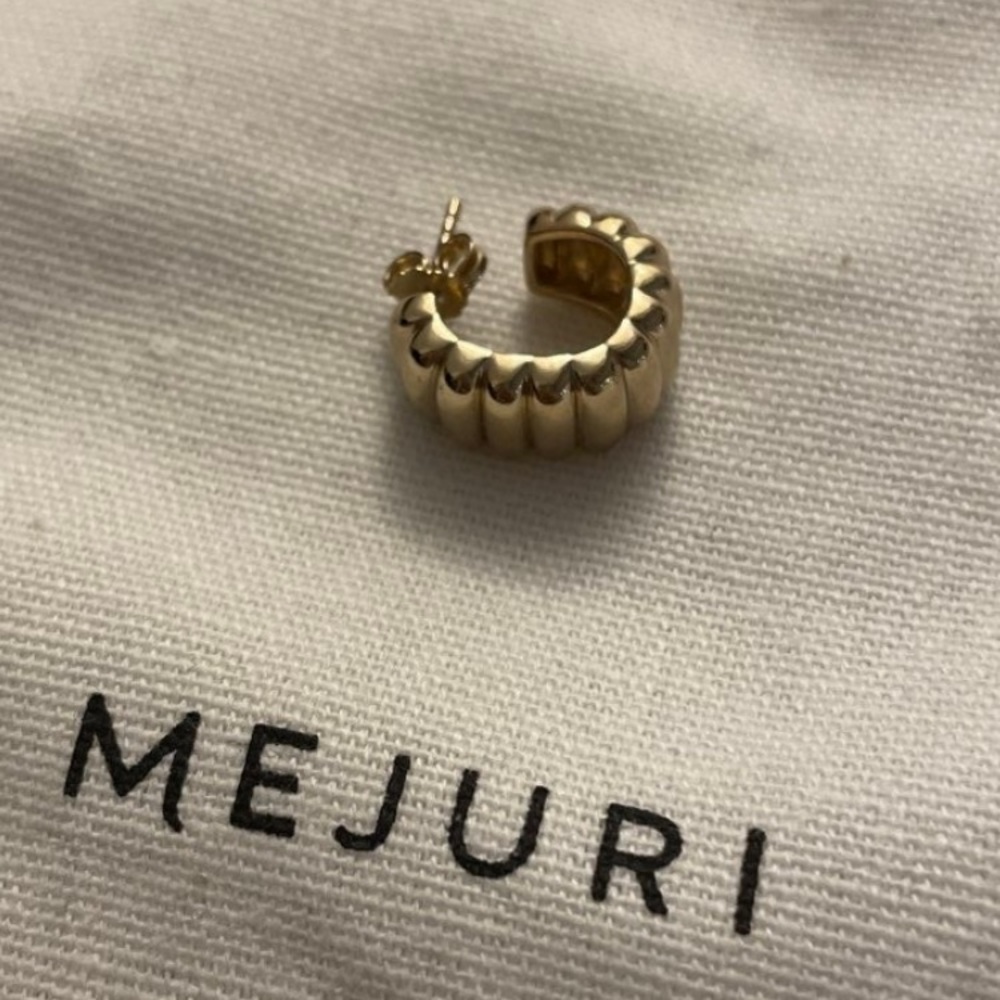 Mejuri Charlotte Bold Hoop (single hoop)